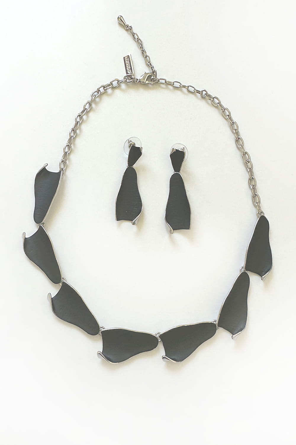 naszyjnik-czarno-srebrzysty-i-kolczyki.jpg